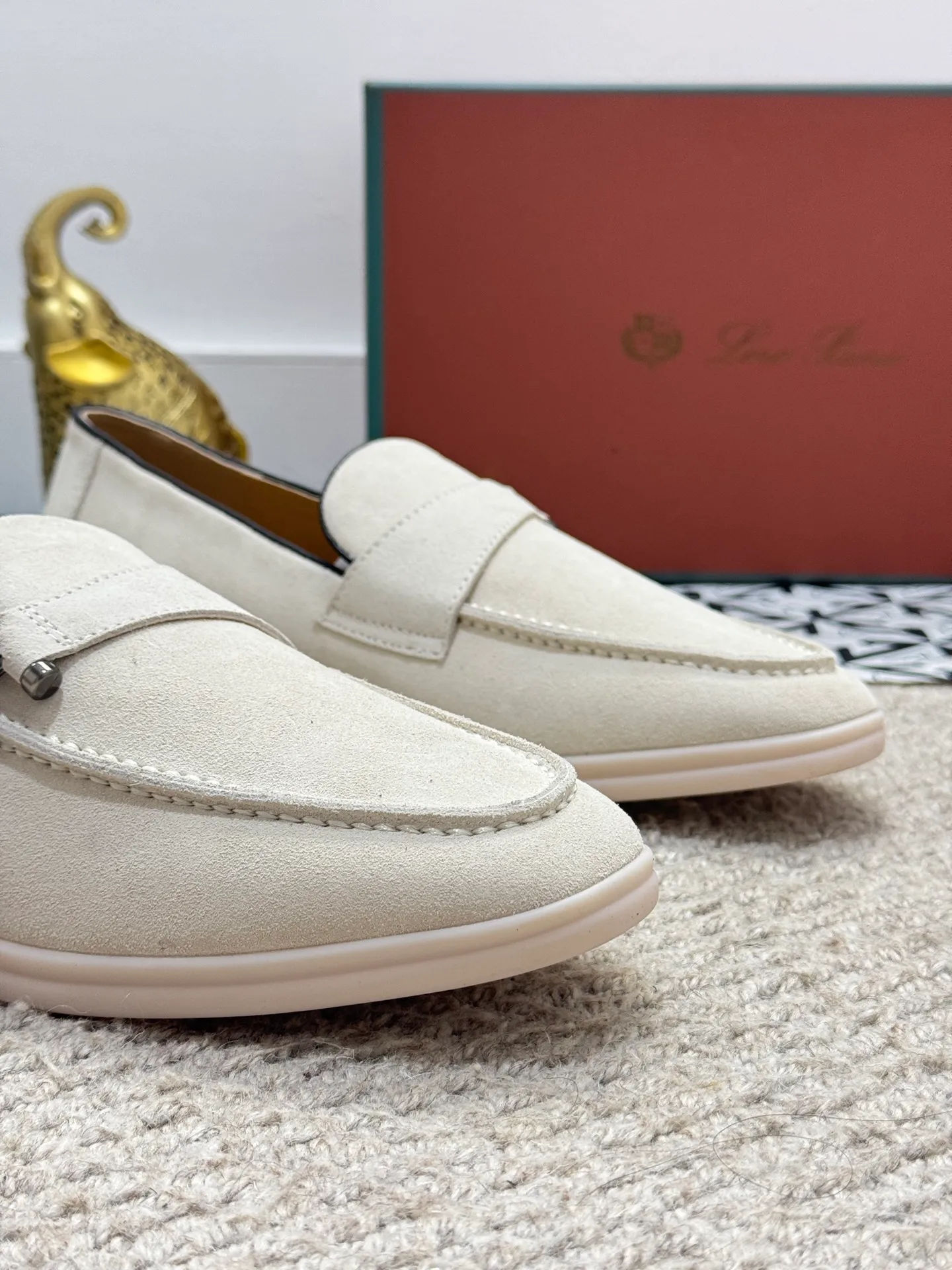 Men's men's shoes 💰380 [New model] 🍓🍓Loro Piana - LP couple model. The new moccasins are made of water-repellent treated suede uppers with rubber soles, a classic. The complex craftsmanship and meticulous structure make the shoes light and soft, allowing you to walk comfortably and freely. Perfect for wearing at the beach or out in the water during the summer. Size: 35-44 (45 customized MH)